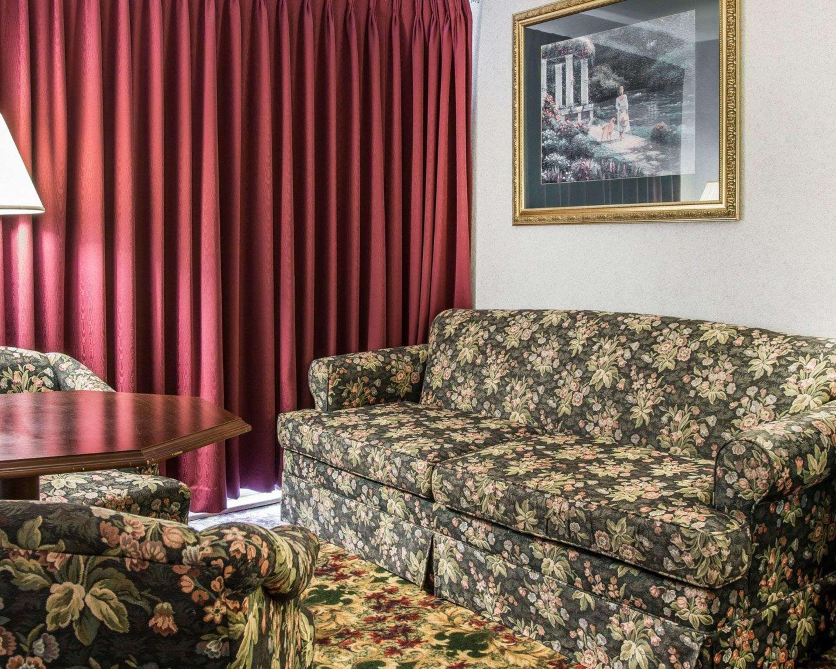 Clarion Hotel Beachfront Mackinaw City Exterior foto