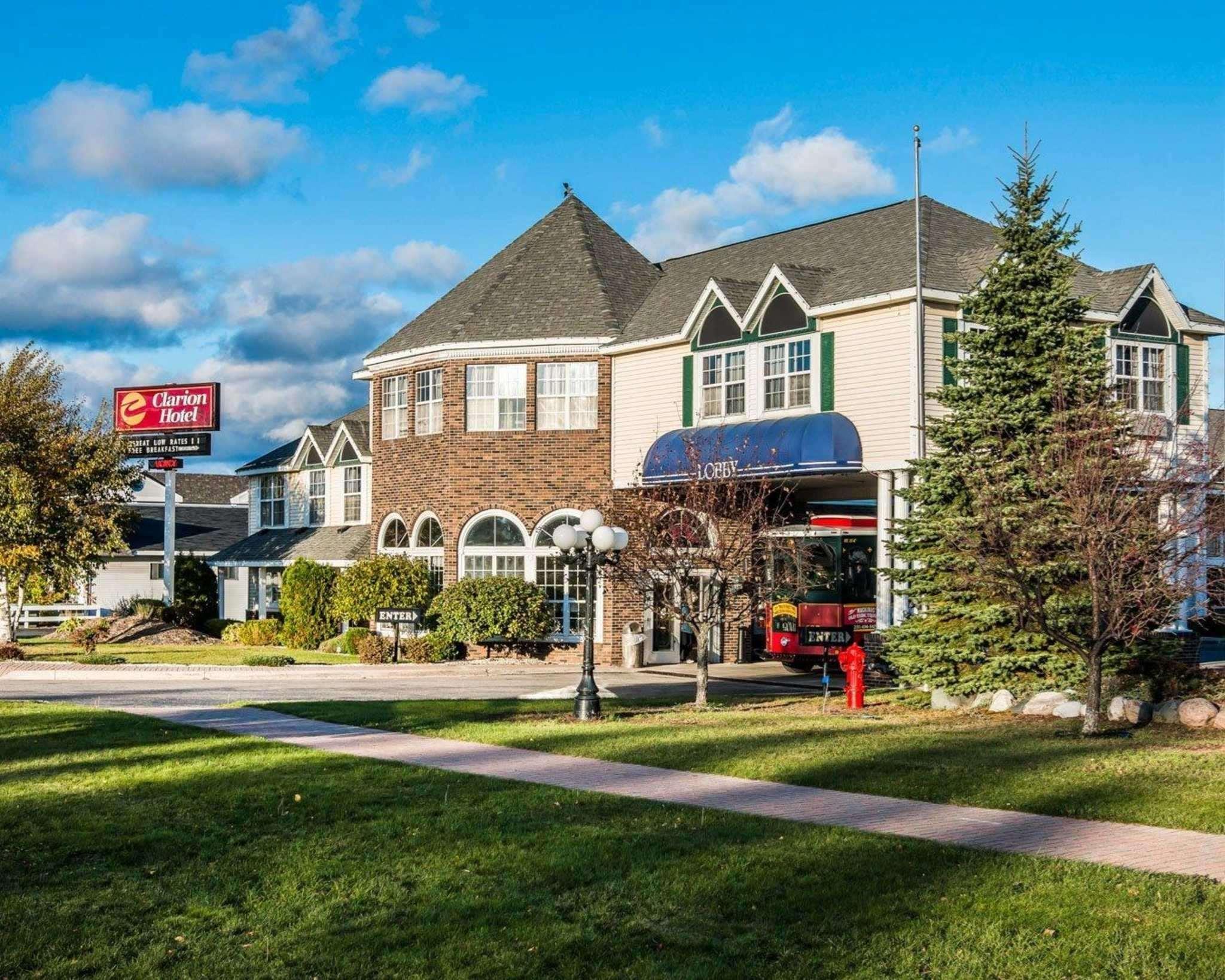 Clarion Hotel Beachfront Mackinaw City Exterior foto