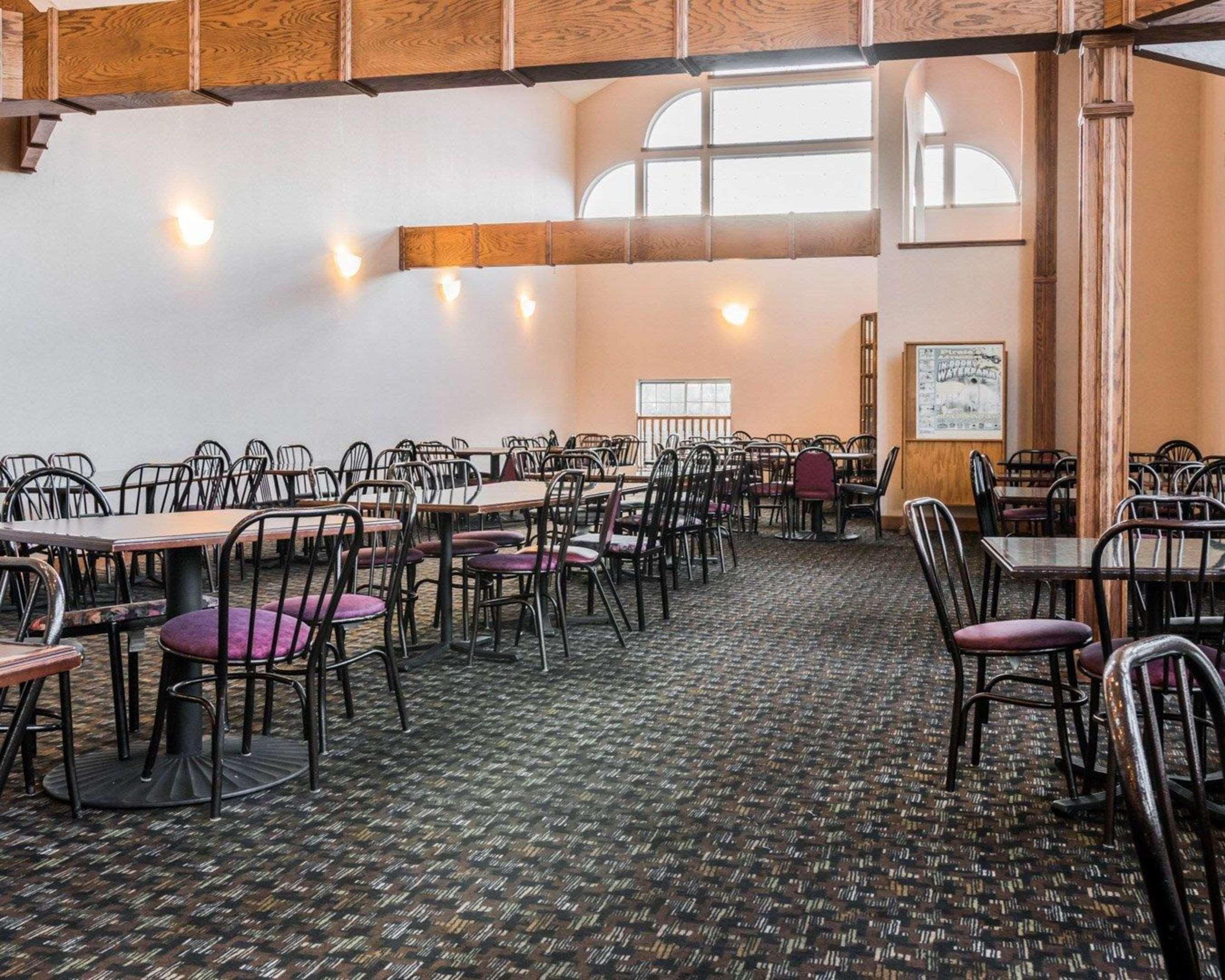 Clarion Hotel Beachfront Mackinaw City Exterior foto