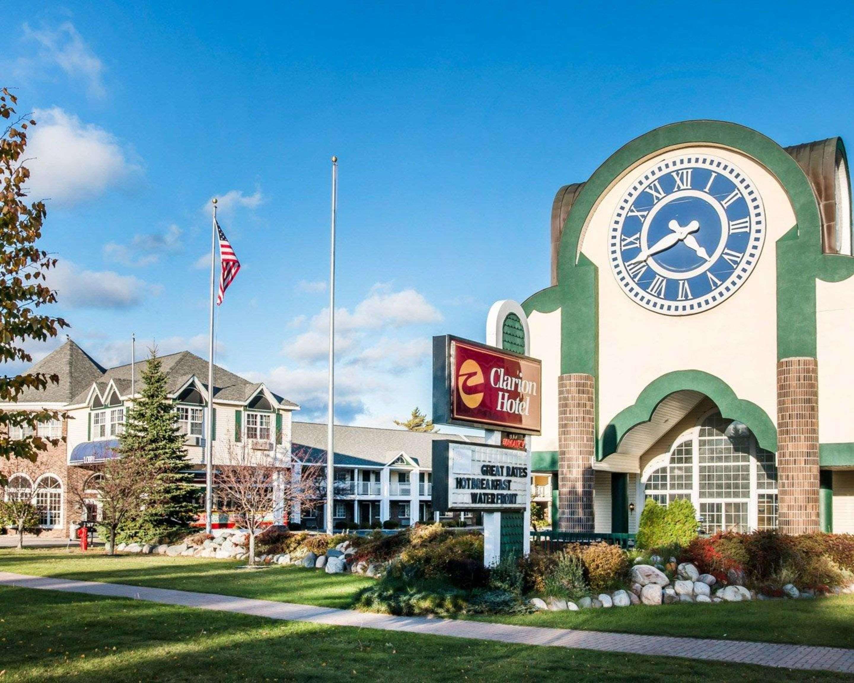 Clarion Hotel Beachfront Mackinaw City Exterior foto