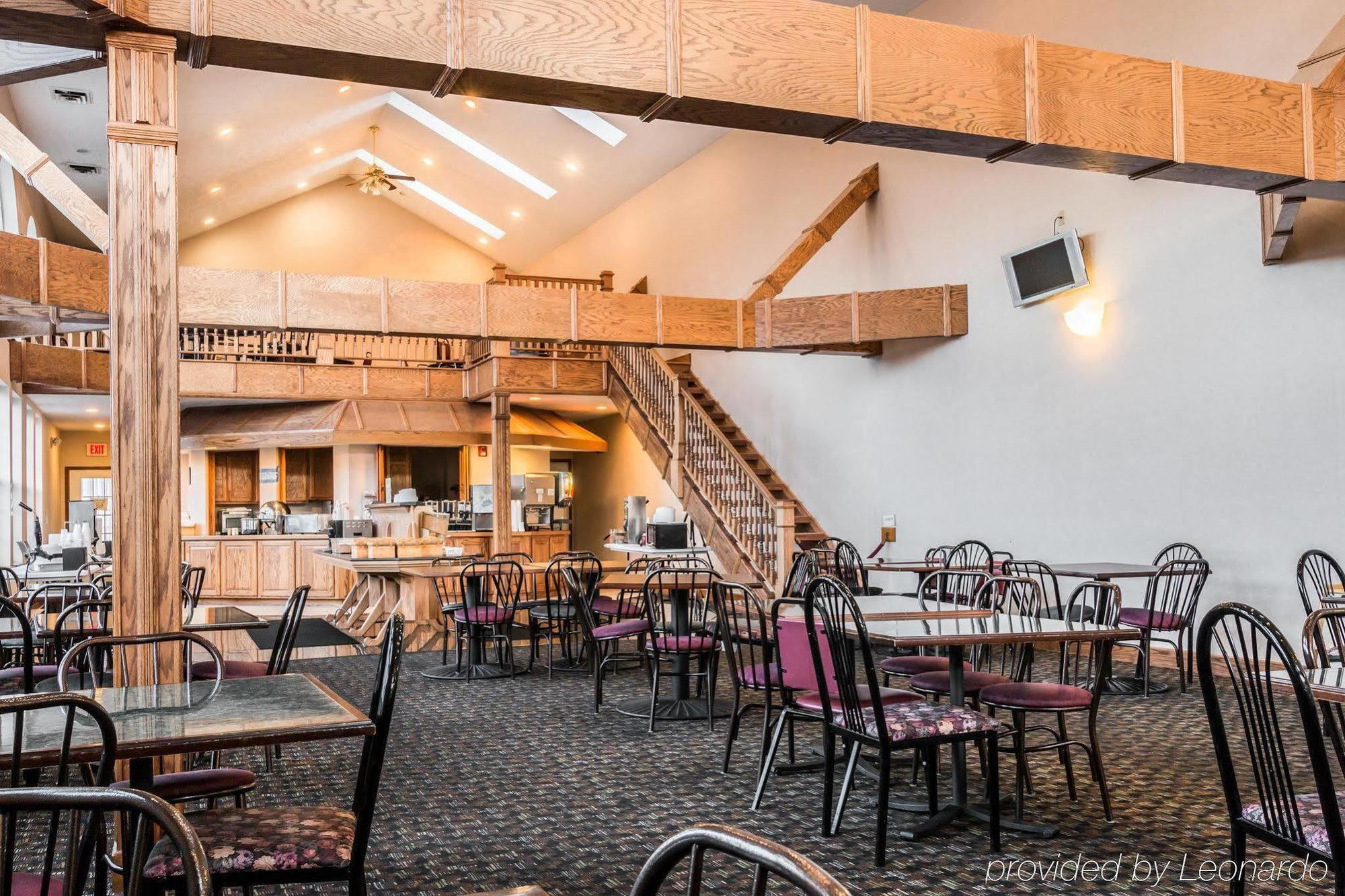 Clarion Hotel Beachfront Mackinaw City Exterior foto