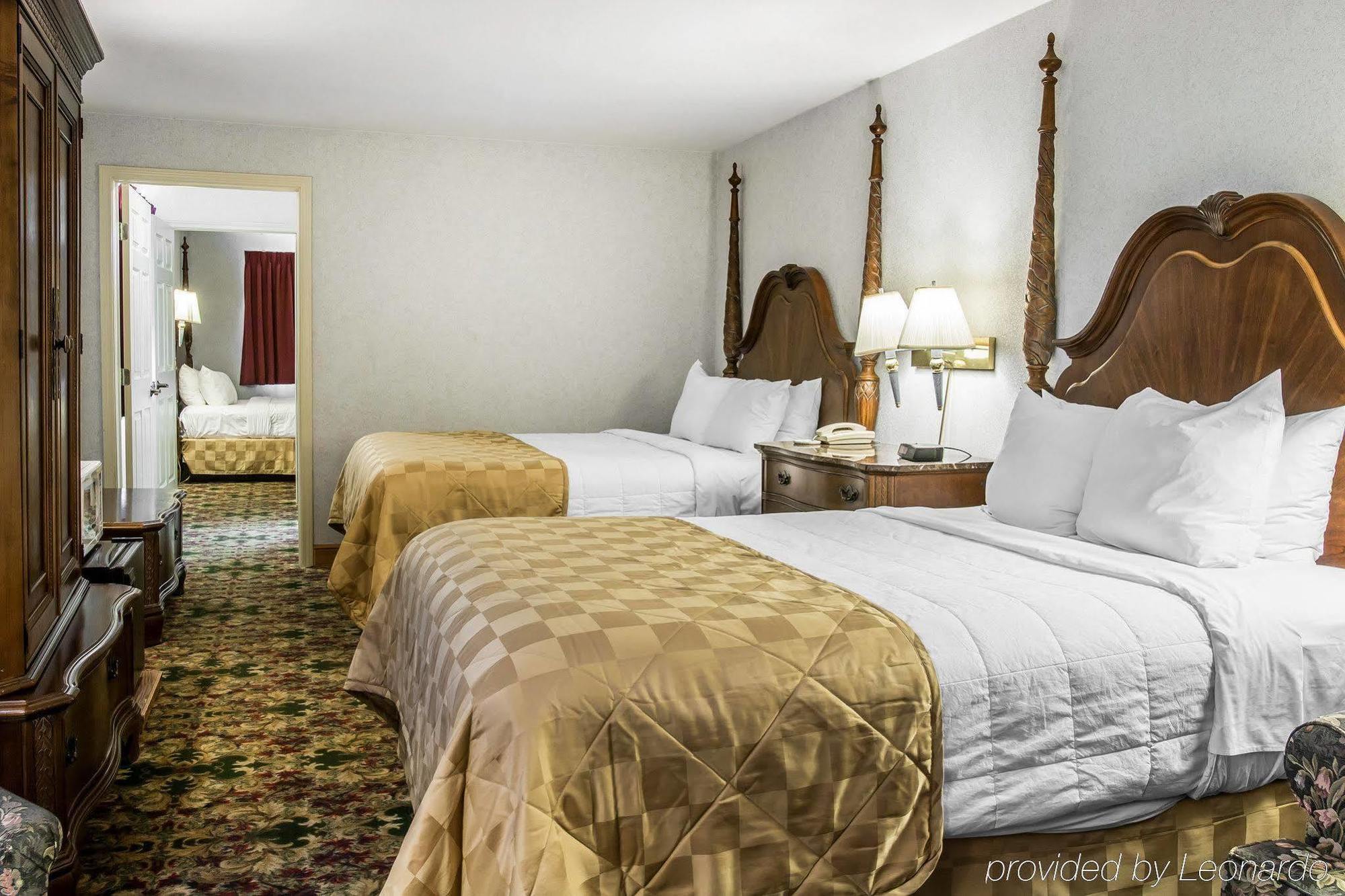 Clarion Hotel Beachfront Mackinaw City Exterior foto