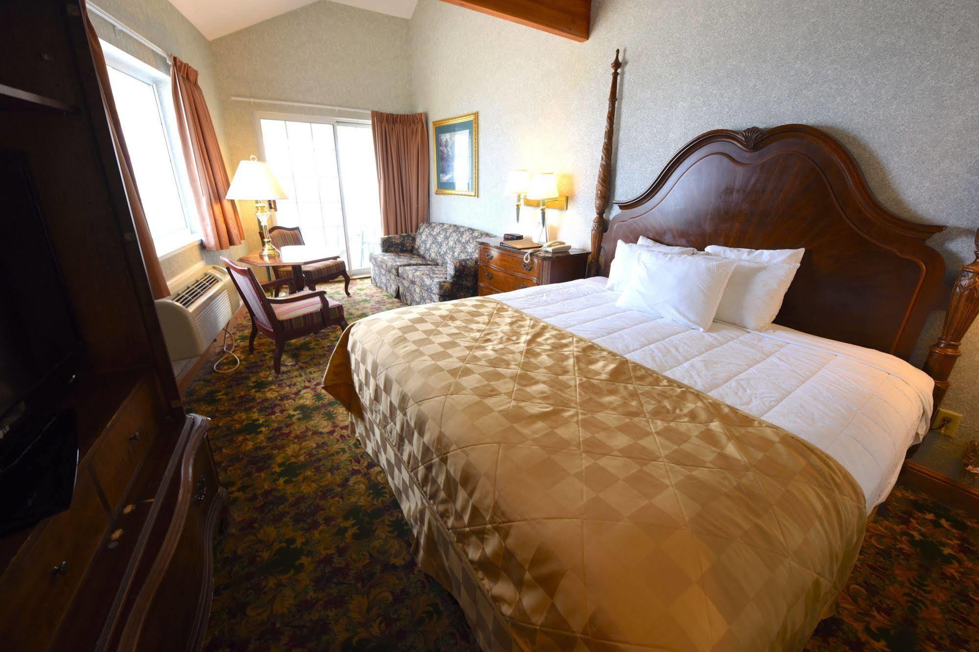 Clarion Hotel Beachfront Mackinaw City Exterior foto